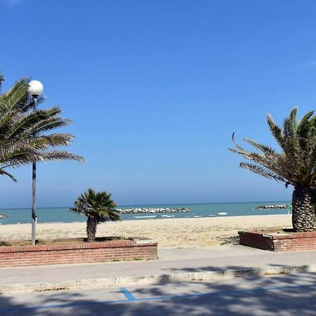 Casa Vacanze/Soggiorno Lavoro A Porto San Giorgio Esterno foto